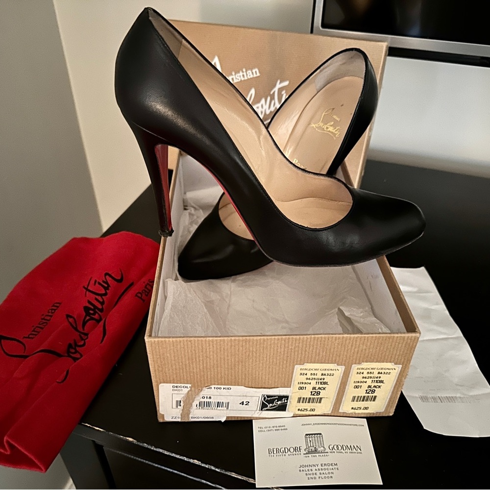 Classy Authentic Christian Louboutin Decollette 868 100 leather pumps! ❤️🔥👠